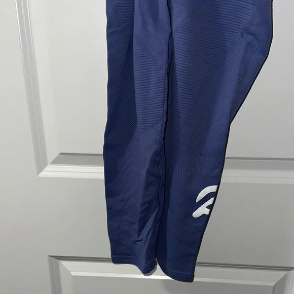 Peloton nux workout set - Picture 3 of 7